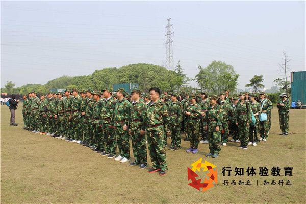 中铁二十局军事化拓展训练营